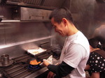 焼く私